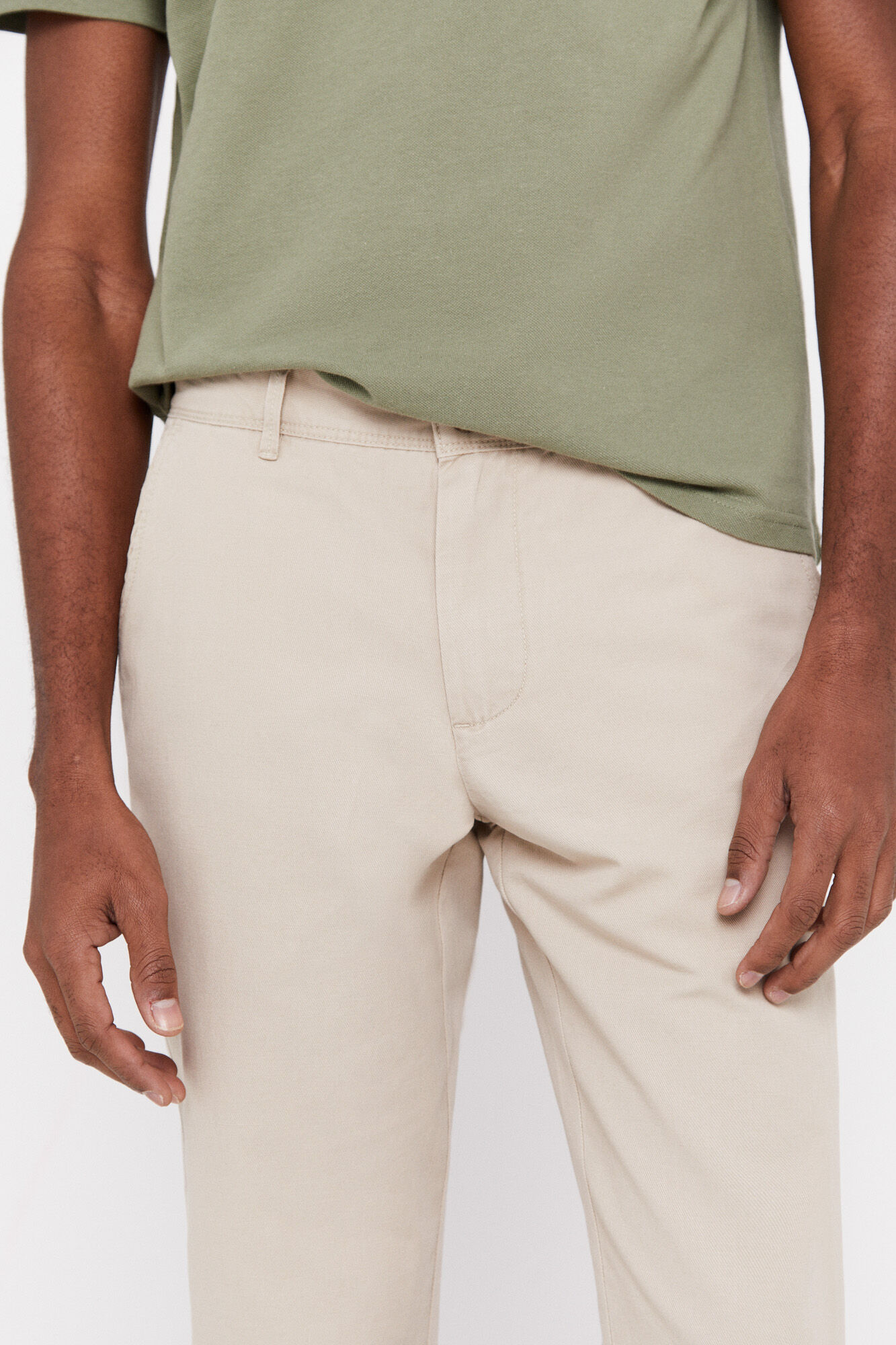 Calça chino de corte regular - Bege