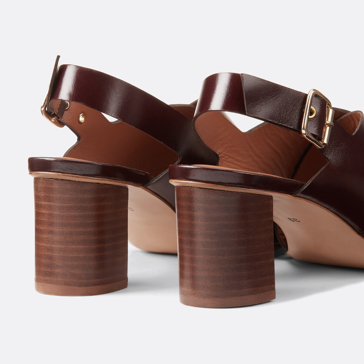 COLEÇÃO LA REDOUTE<br>Sandálias de couro liso com salto