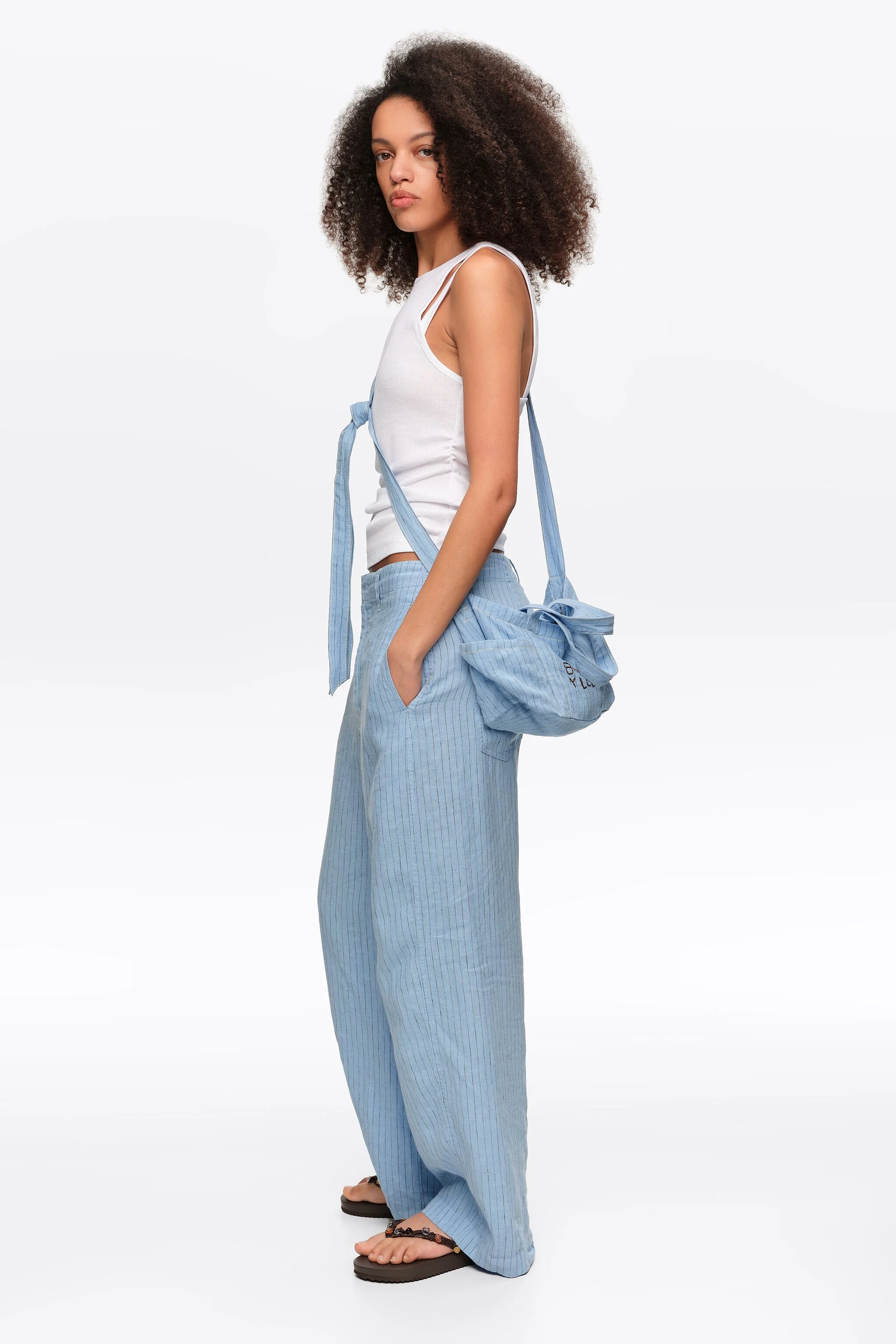 Bolsa pequena de linho azul claro