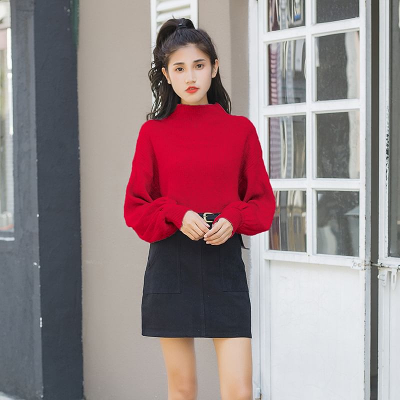 Petit Lace - Effen blouse met mock-neck / Mini-aansluitende rok / Set