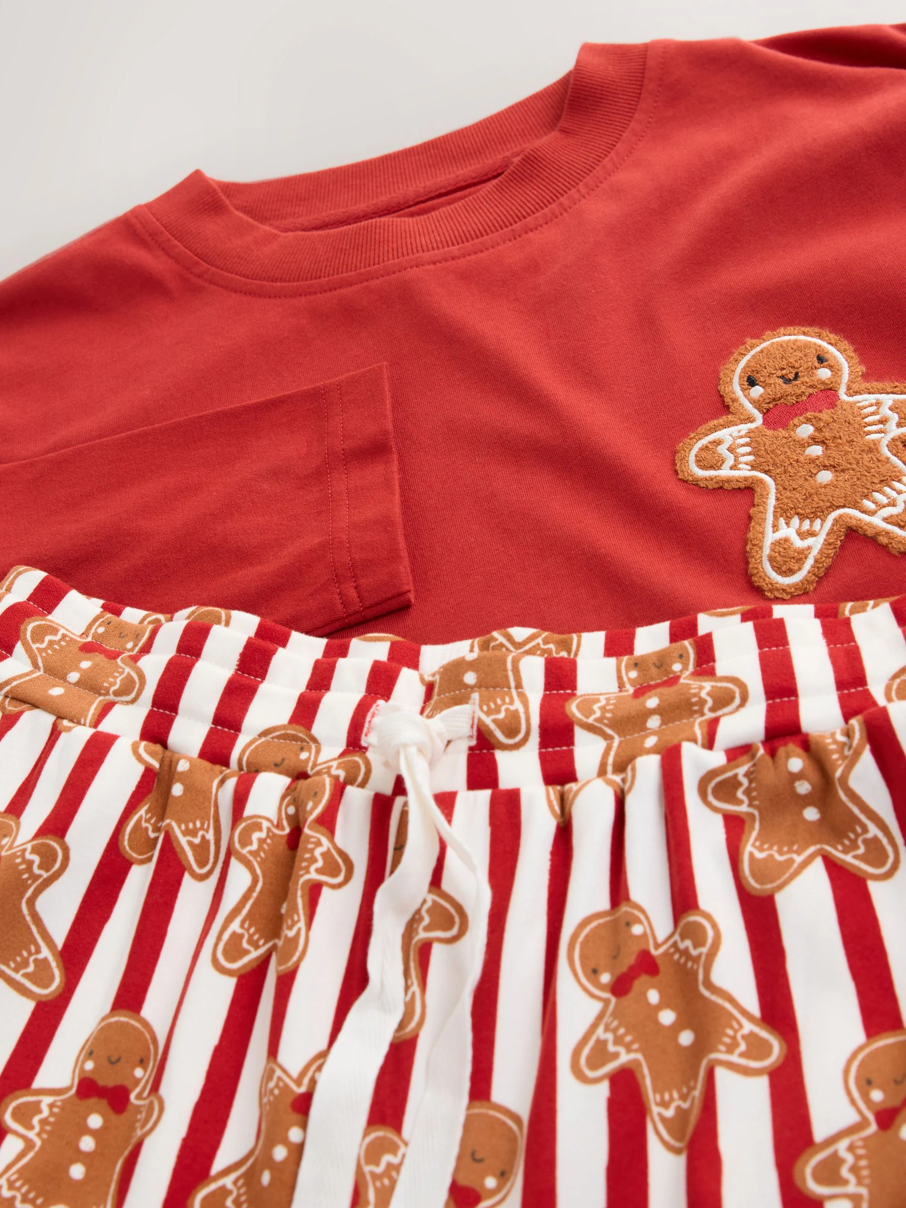 Rood met peperkoekprint - Bijpassende familie Kerstmis Pyjama's met Lange mouwen
