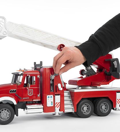 Bruder Bil - Mack  Grønite Brandbil m. Lys og Lyd - 02821