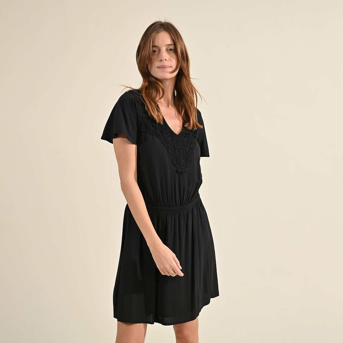 MOLLY BRACKEN<br>Vestido curto com detalhes bordados