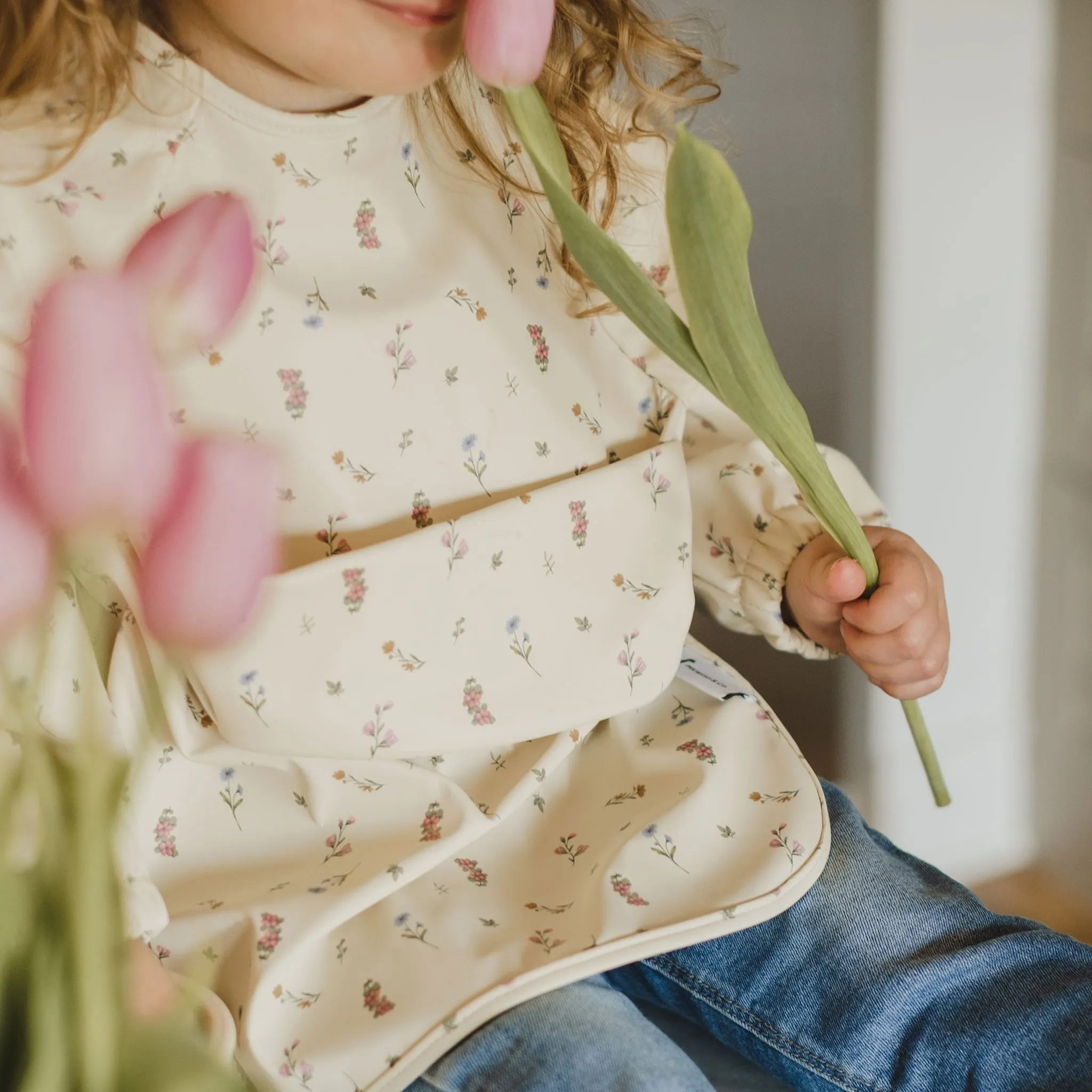 Micasso & co Bavoir Manches Longues Pochette intégrée 6-24mois - Les Fleurs