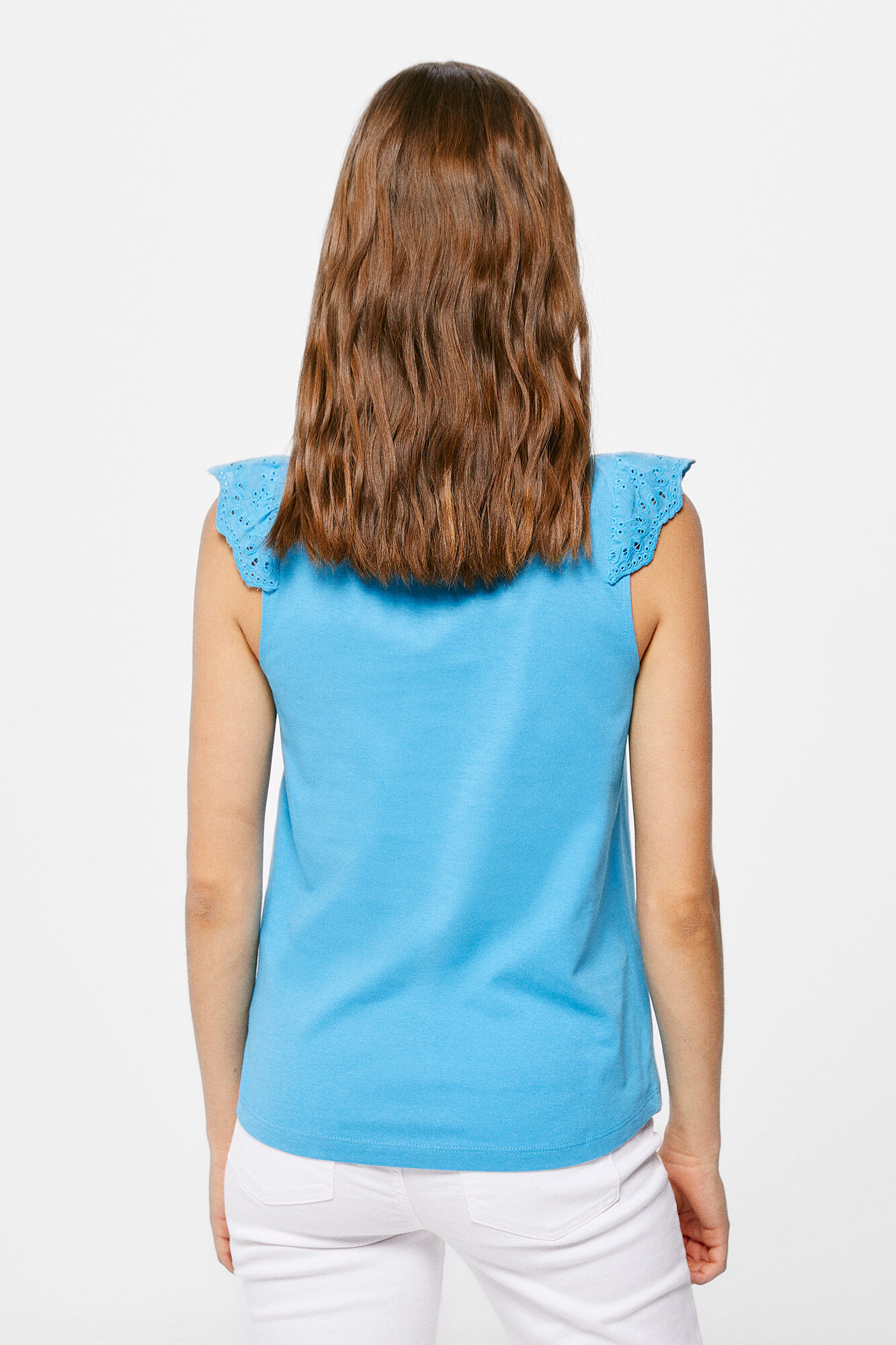 Blusa bicolor com babados de renda