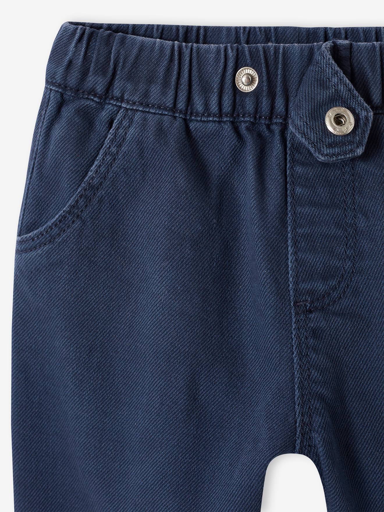 Roupa de bebê: moletom de lã e calça de sarja azul-escura