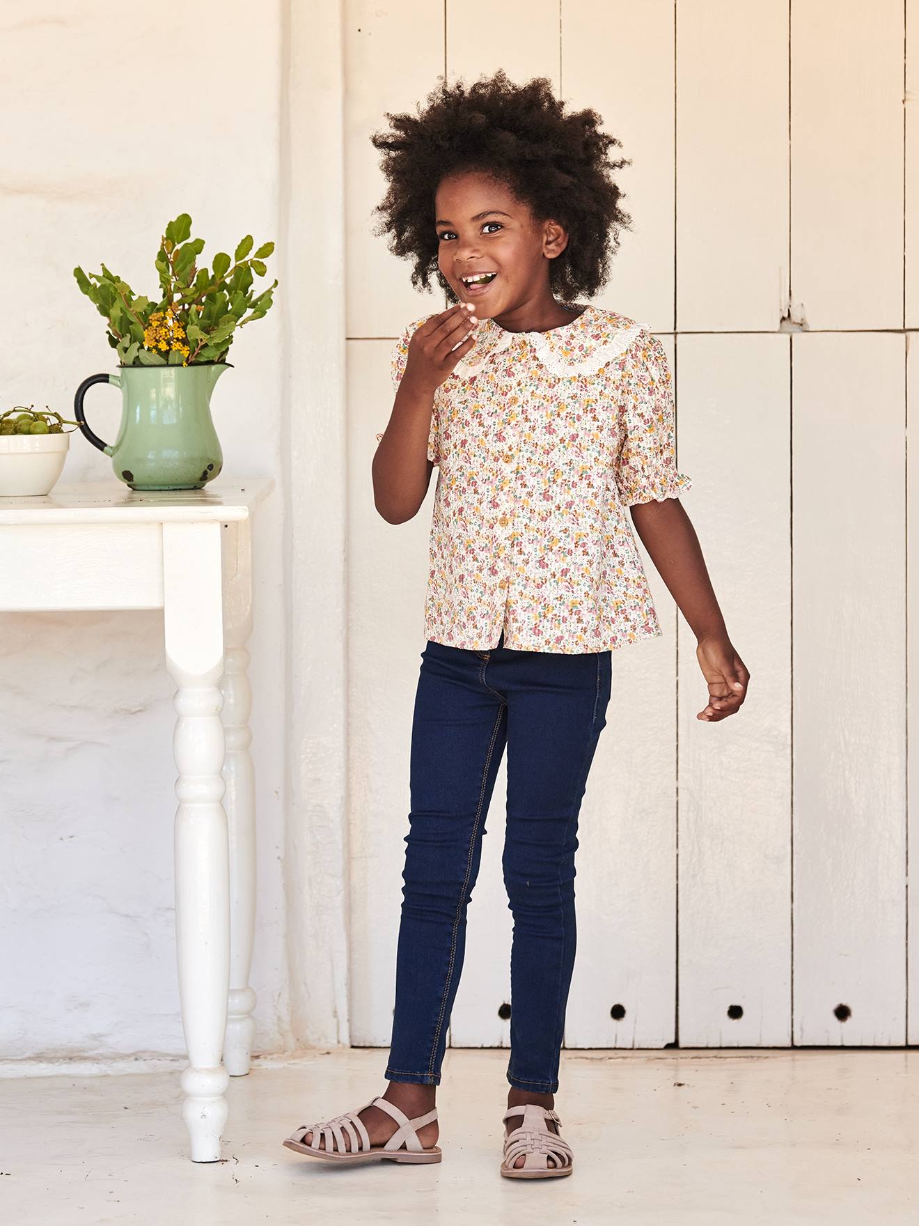Camisa floral de manga curta com gola Peter Pan para meninas, cor off-white