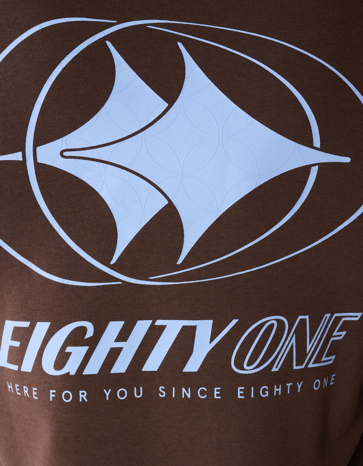 Eighty One Artwork T-shirt Donkerbruin