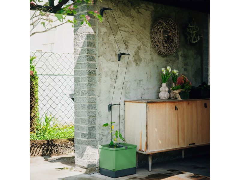 Gusta Garden CURT CUCUMBER Gurkentopf Grau Pflanzkübel mit Wassertank und Rankhilfe