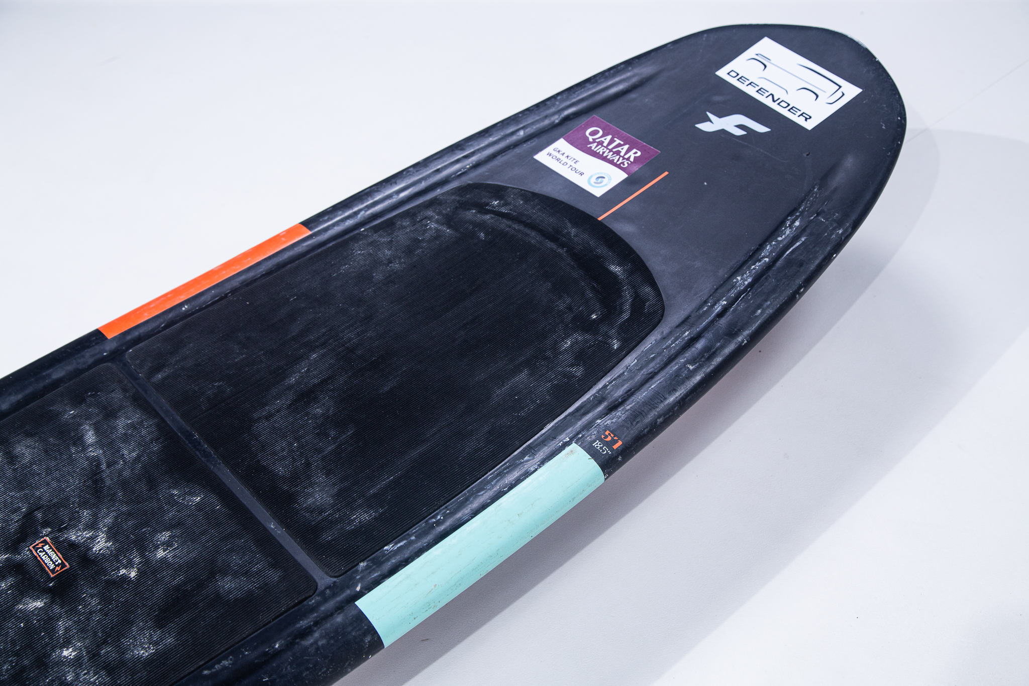 F.one Magnet Carbon 2023 - 5'1 x 18.5