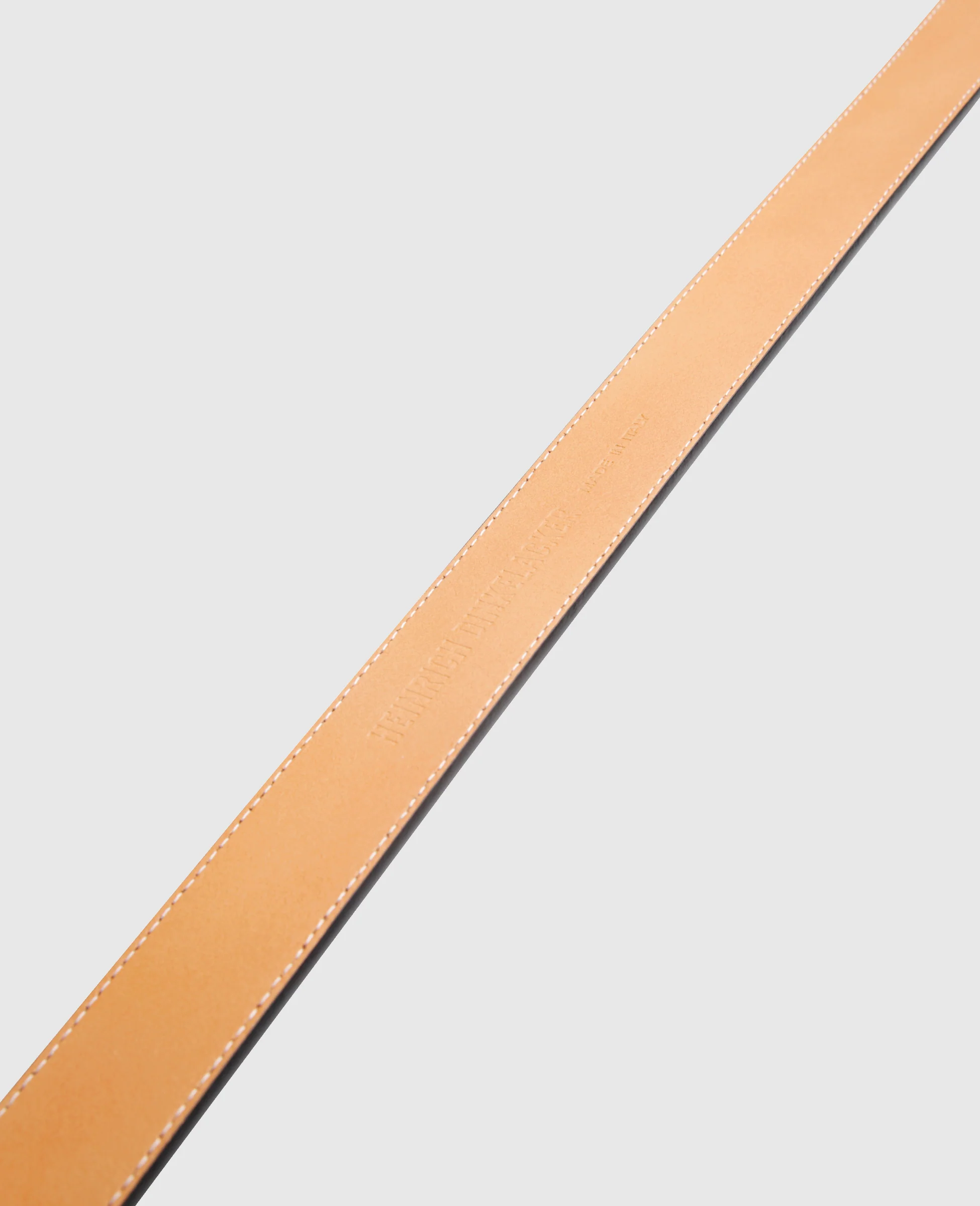 Levente Plain AC