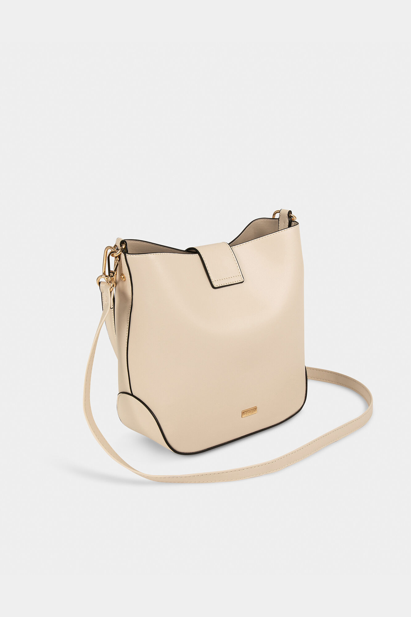 Bolsa tipo saco com aba - Marfim