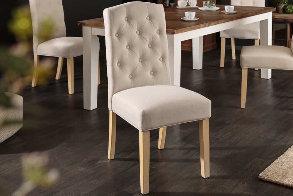 Eleganter Stuhl CASTLE beige mit Chesterfield Steppung im Landhausstil
