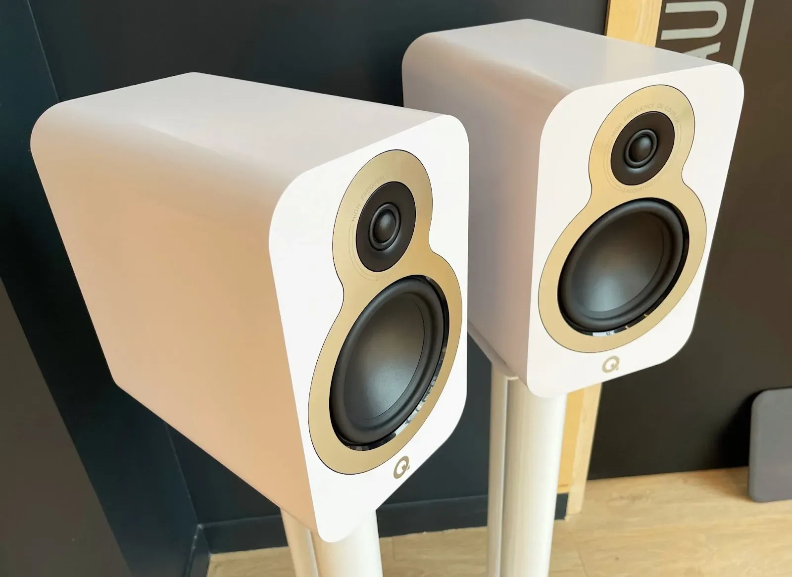Q Acoustics 3030C Blanc mat (la paire) Enceintes bibliothèque