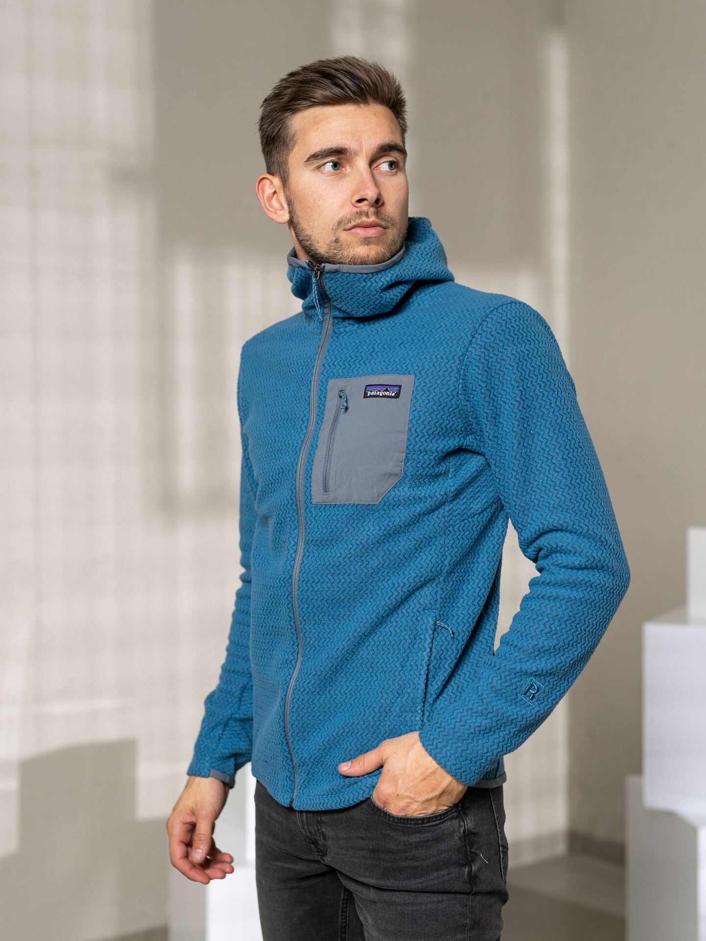 R1 Air Full-Zip Hoody