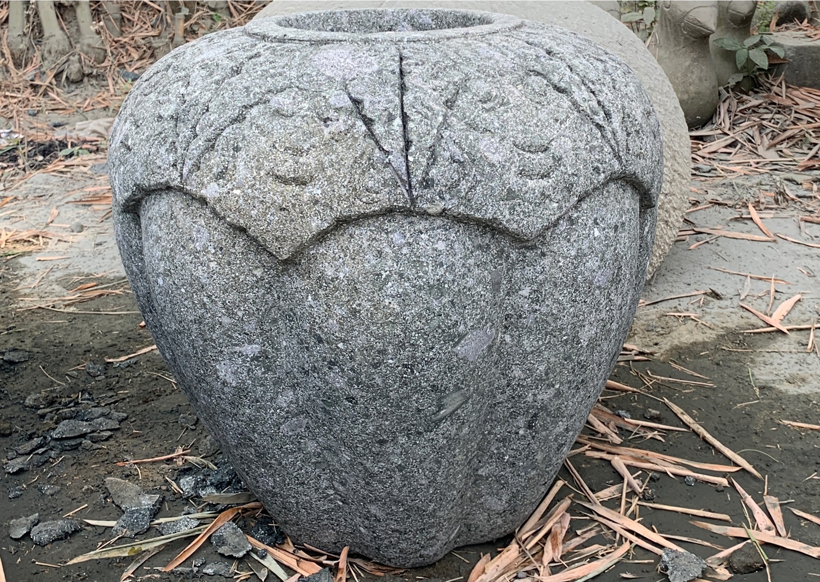 Pflanzgefäß aus Lavastein, H 50 cm, Ø 50 cm günstig bestellen