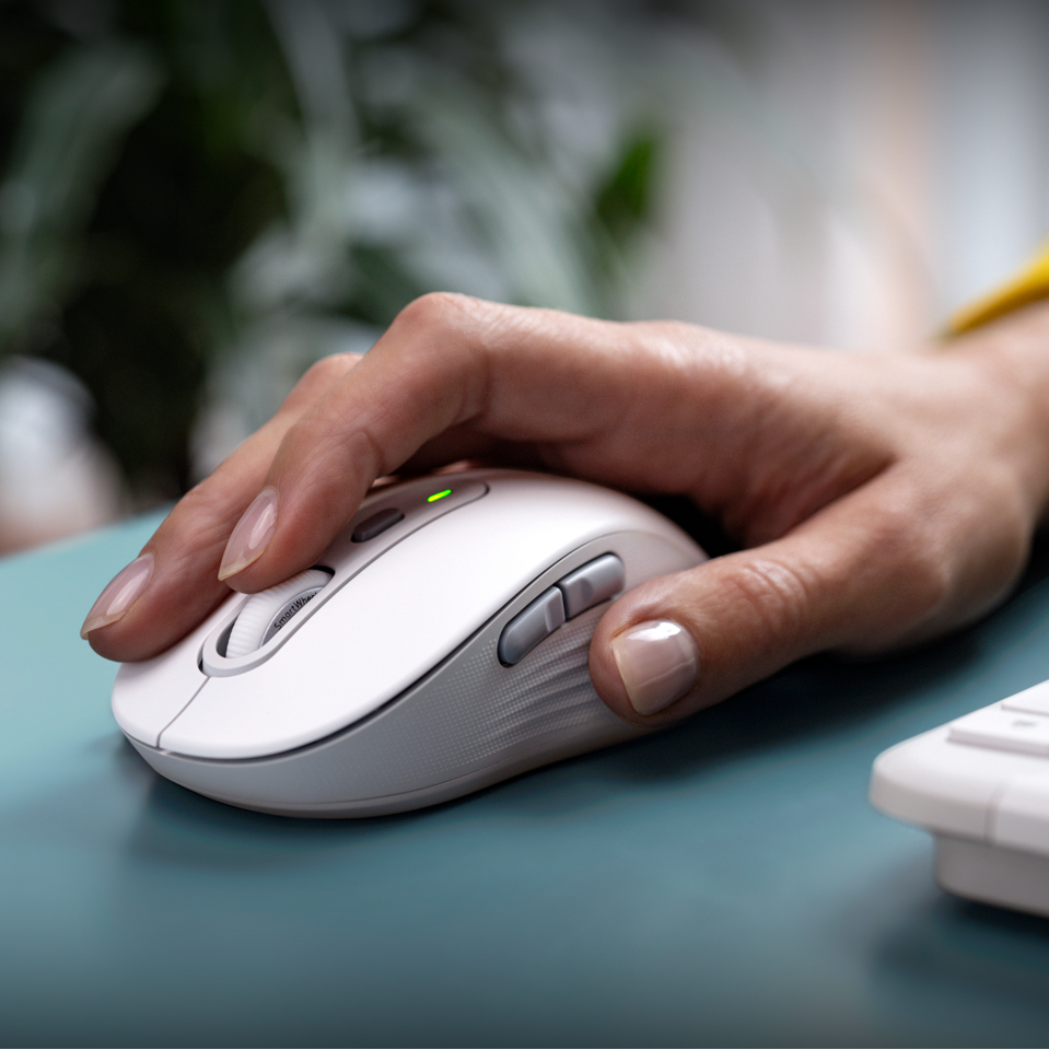 Logitech - Signature Slim Wireless Keyboard and Mouse Combo MK950 Off-White NORDIC