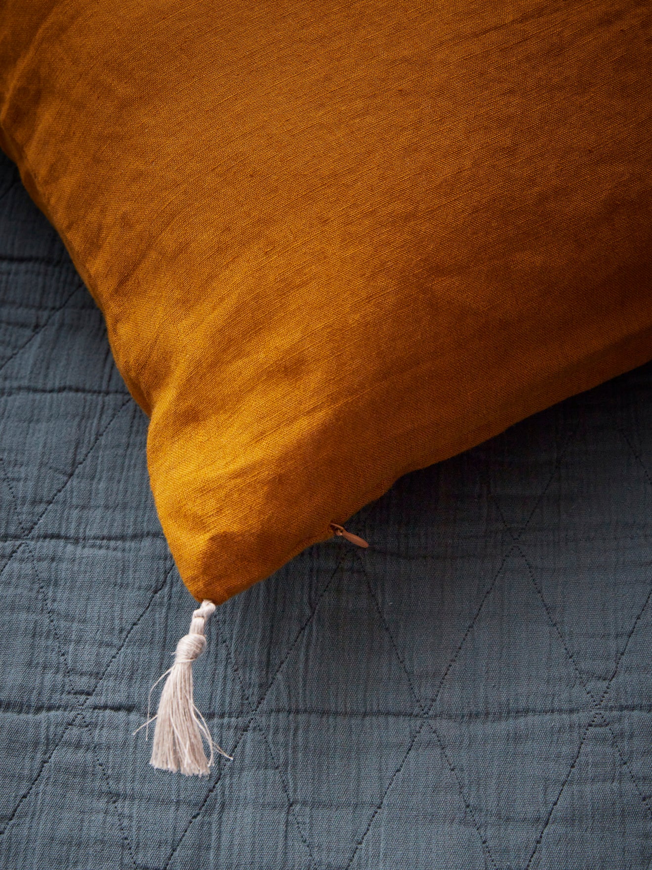 Taie de coussin lin et pompons