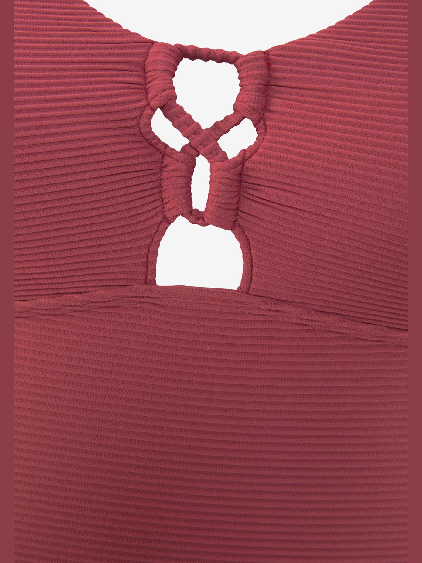 Maillot de bain tissu structuré élégant