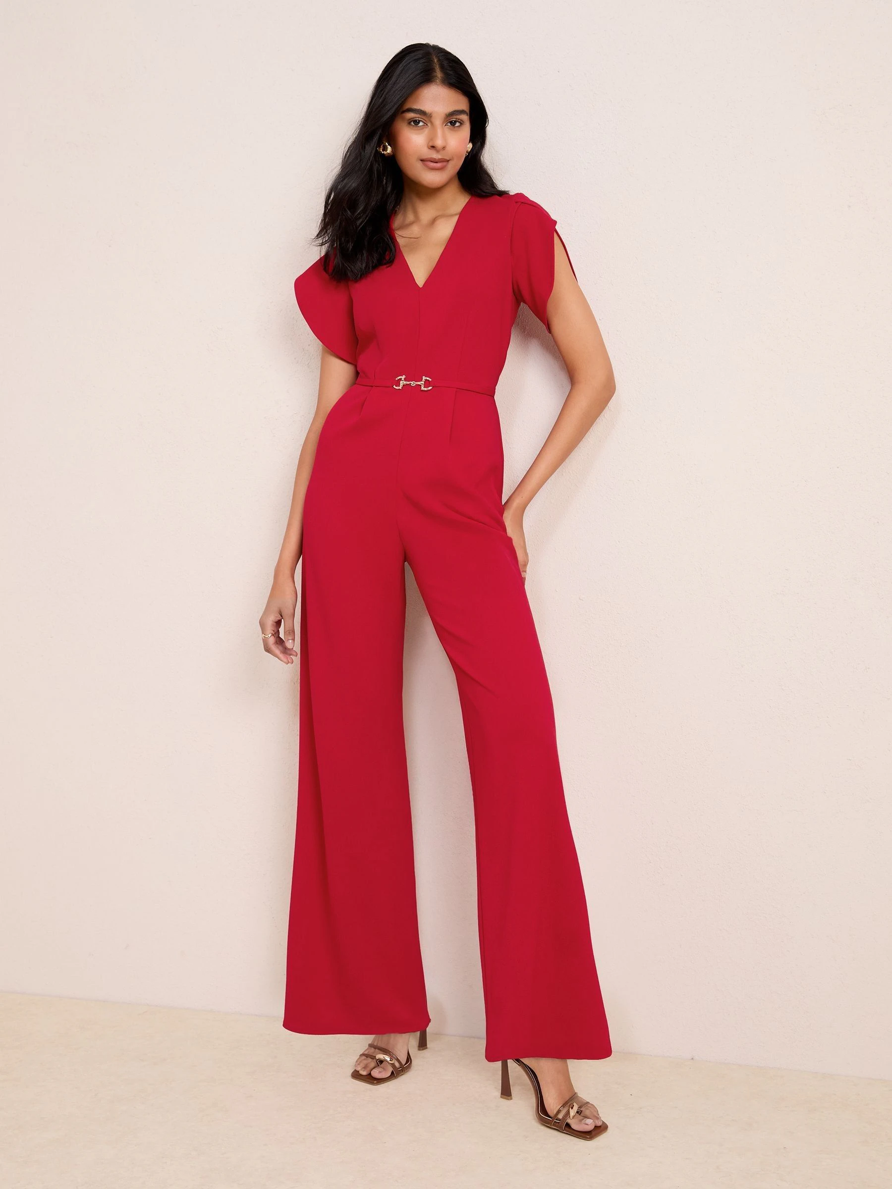 Rood - Friends Like These gestructureerde jumpsuit met V-hals en tulpmouwen