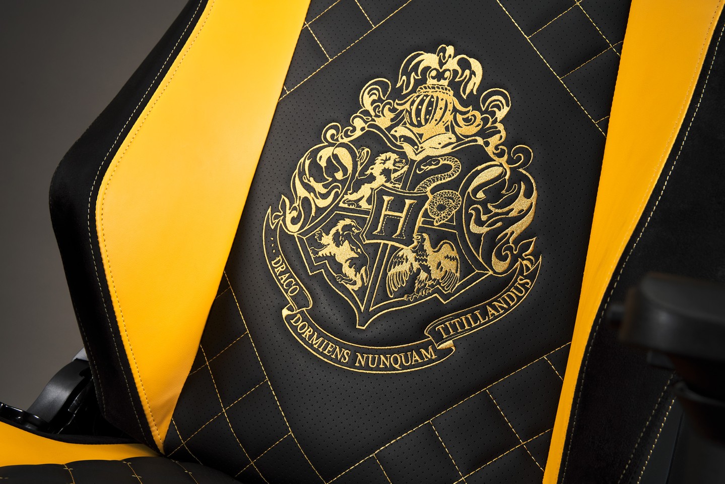 Apollon Collector / Hp Hogwarts Black seat + gold