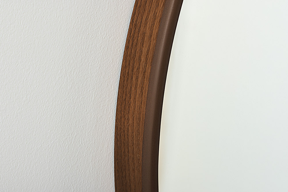 Runder Wandspiegel PORTRAIT 70cm braun in Walnussholz-Design