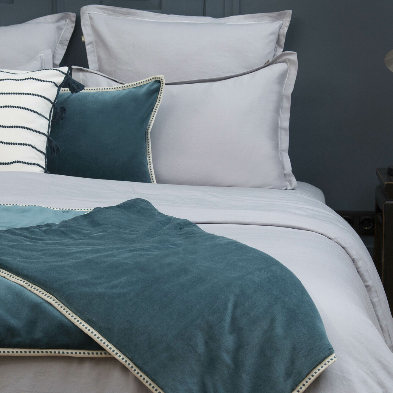 Febronie Housse de coussin velours Ella bleu peacock
