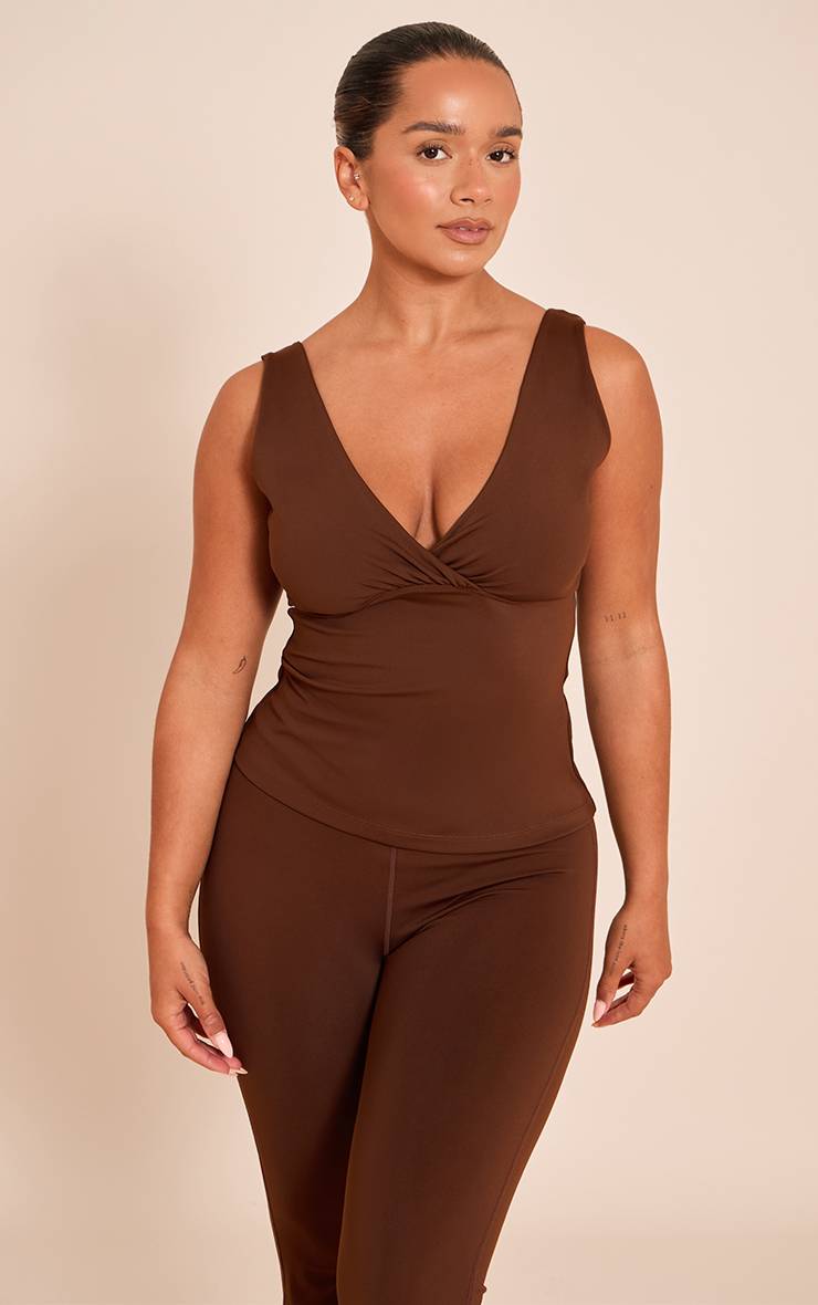 Chocolat Haut Long Sculptant À Effet Gainant Avec Encolure Cache-cœur