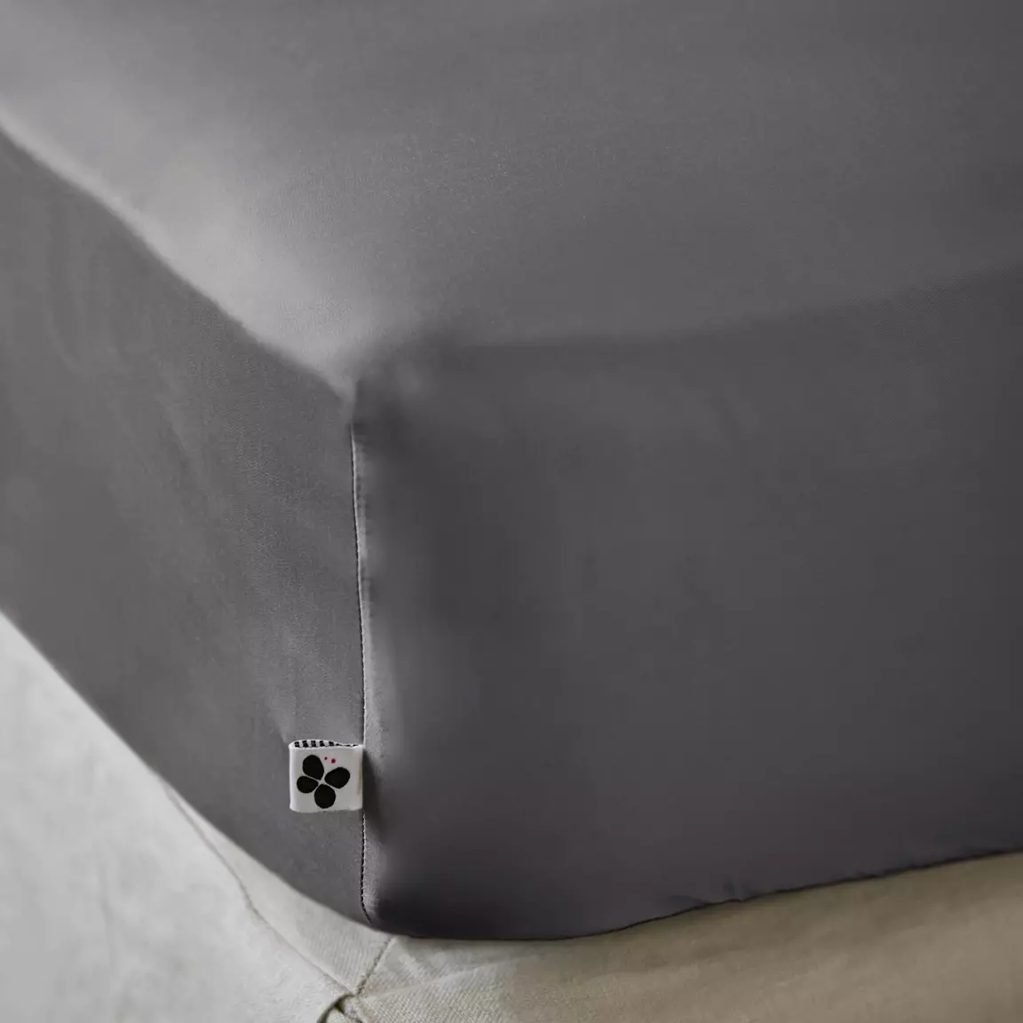 Drap housse satin de bambou (180 x 200 cm) Salomé Gris granit