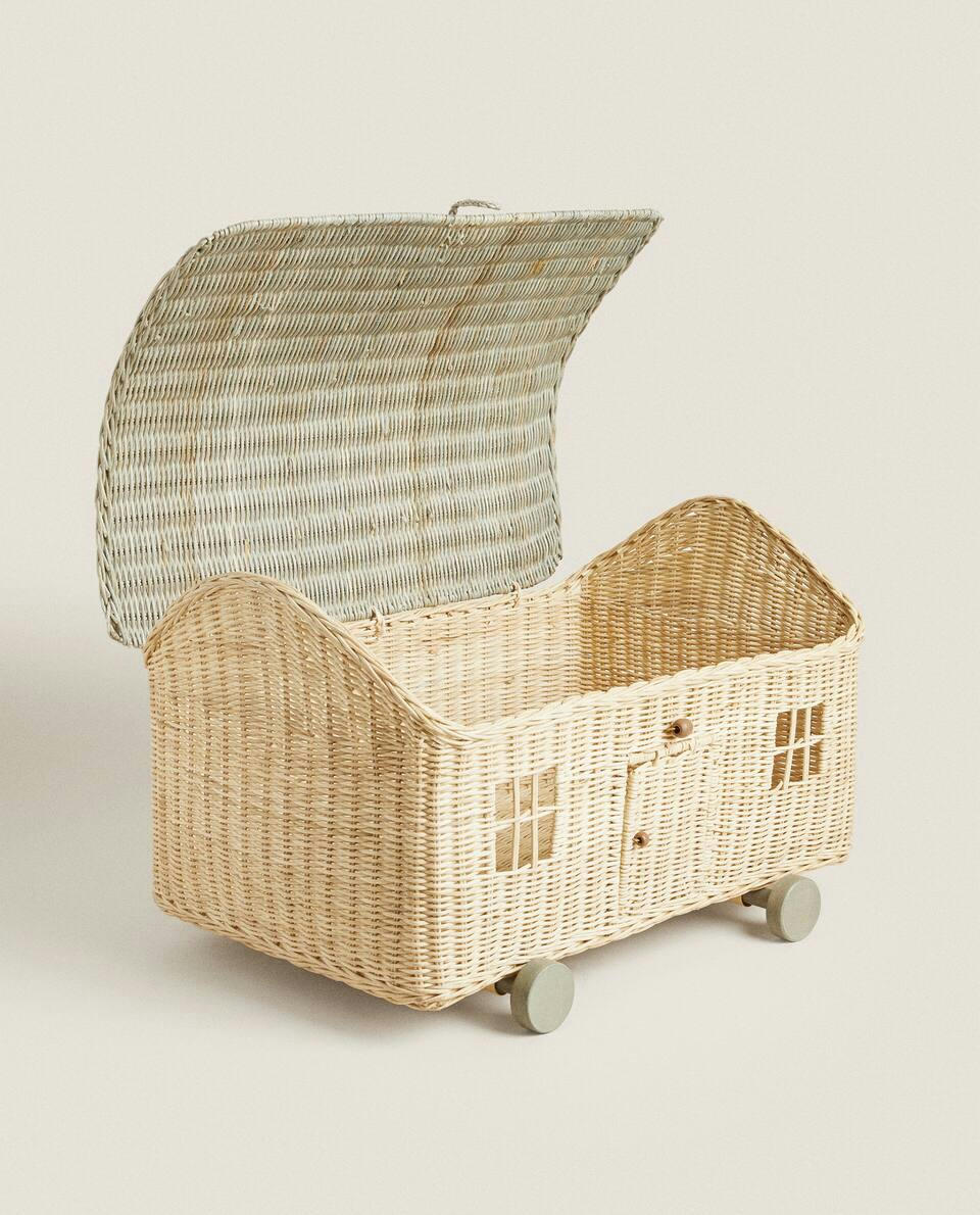 Cesta infantil em formato de casinha com rodas