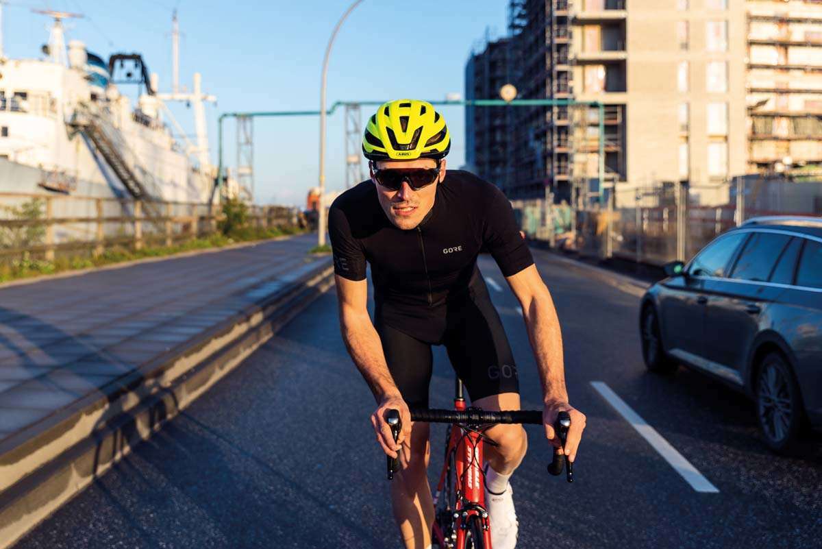 Abus StormChaser Race Fietshelm Neon Geel