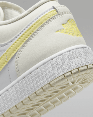 Air Jordan 1 Low Older Kids' Shoes