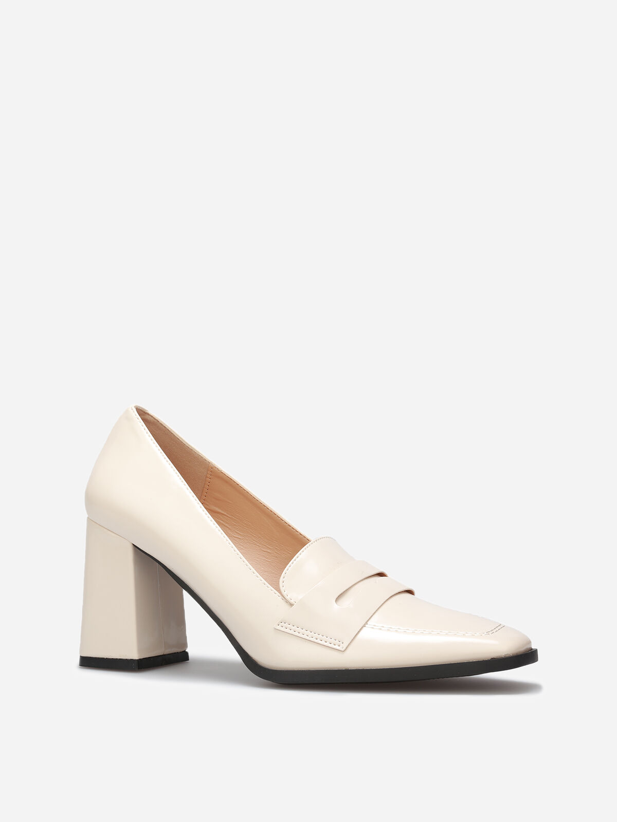 Mocassins vernis à talon et surpiqûres- Beige