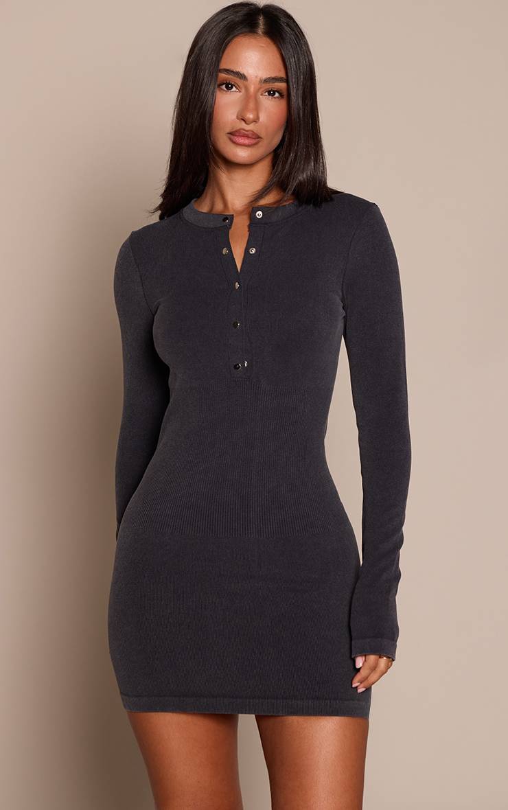 Charbon Robe Mini Moulante Côtelée À Manches Longues Et Boutons Pour Petite Taille