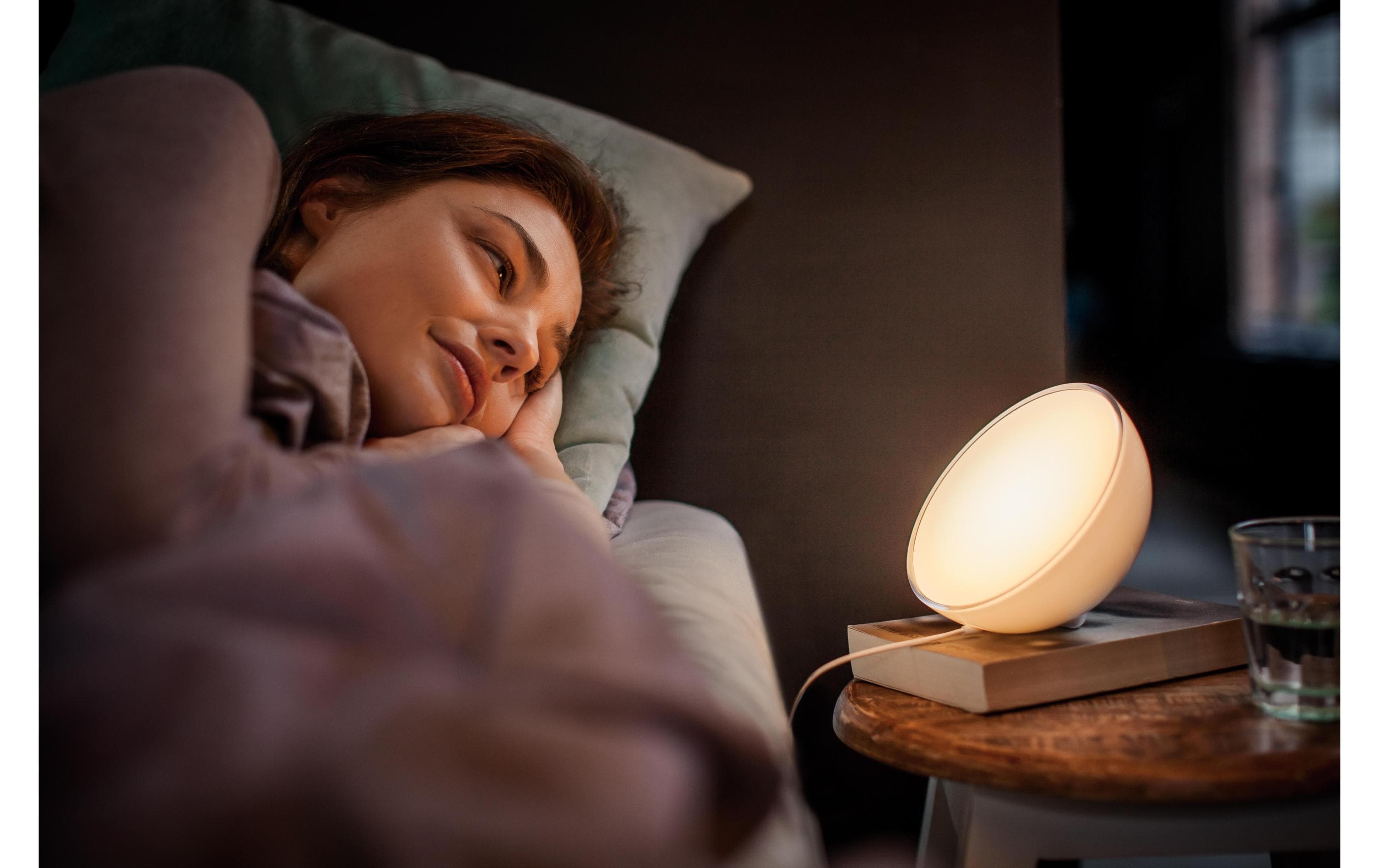 White & Color Ambiance Go Tischleuchte WeissMittels Smartphone steuerbare, portable Lichtquelle (12 W)