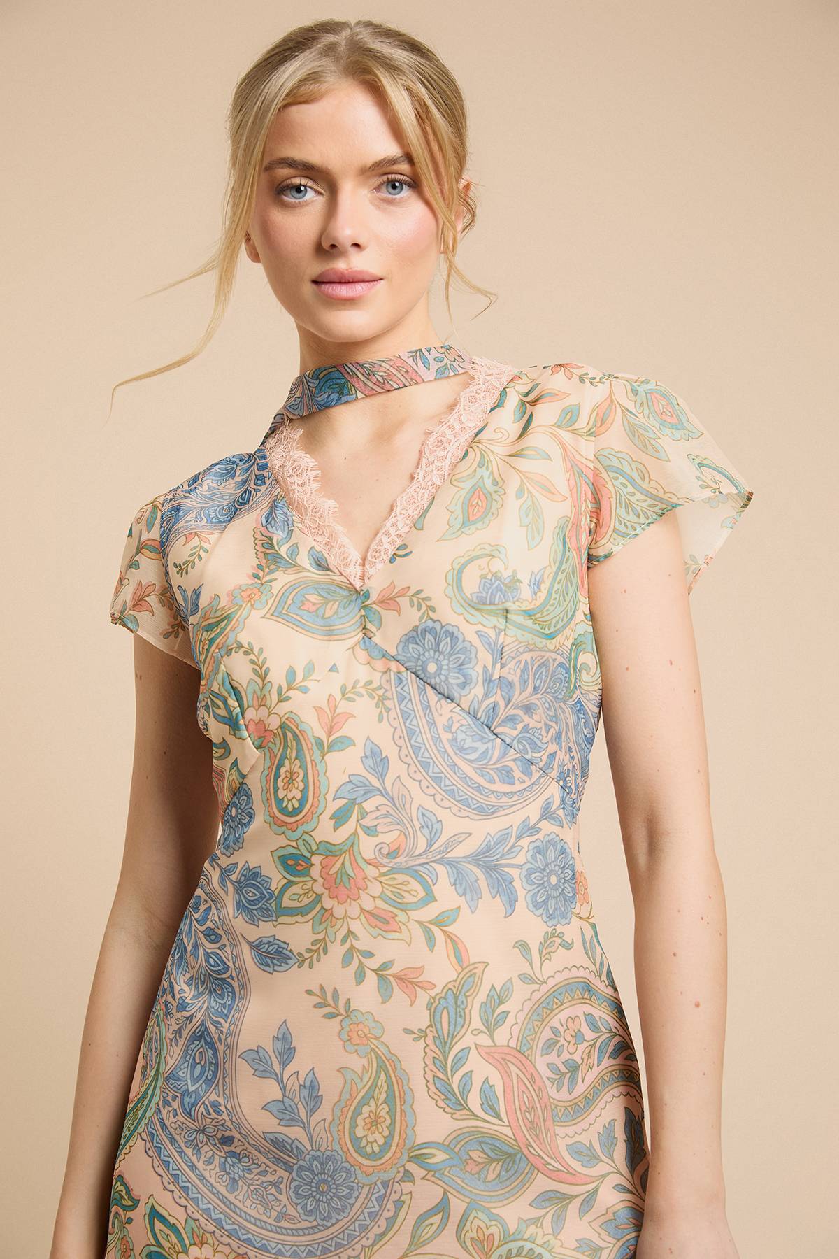 Oasis Robe Midaxi À Manches Cannelées Avec Détail Foulard Au Col