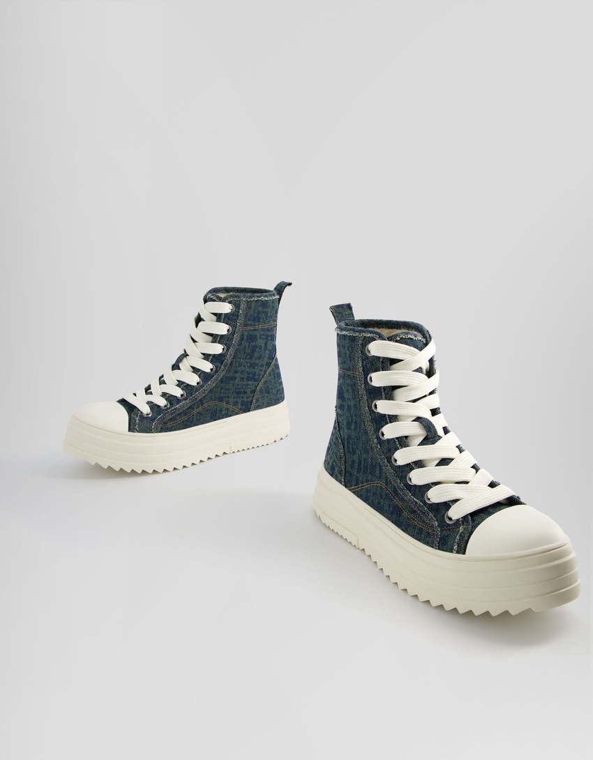 Tênis cano alto masculino em jeans