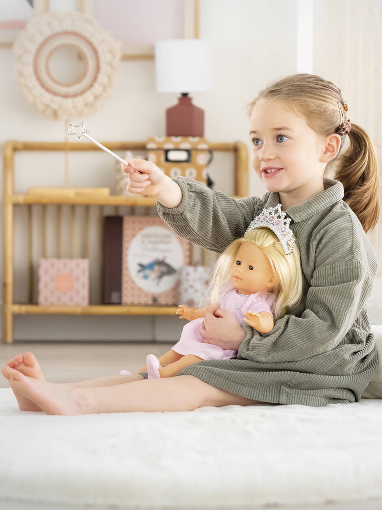 Estojo e acessórios de princesa para boneca de 36 cm
