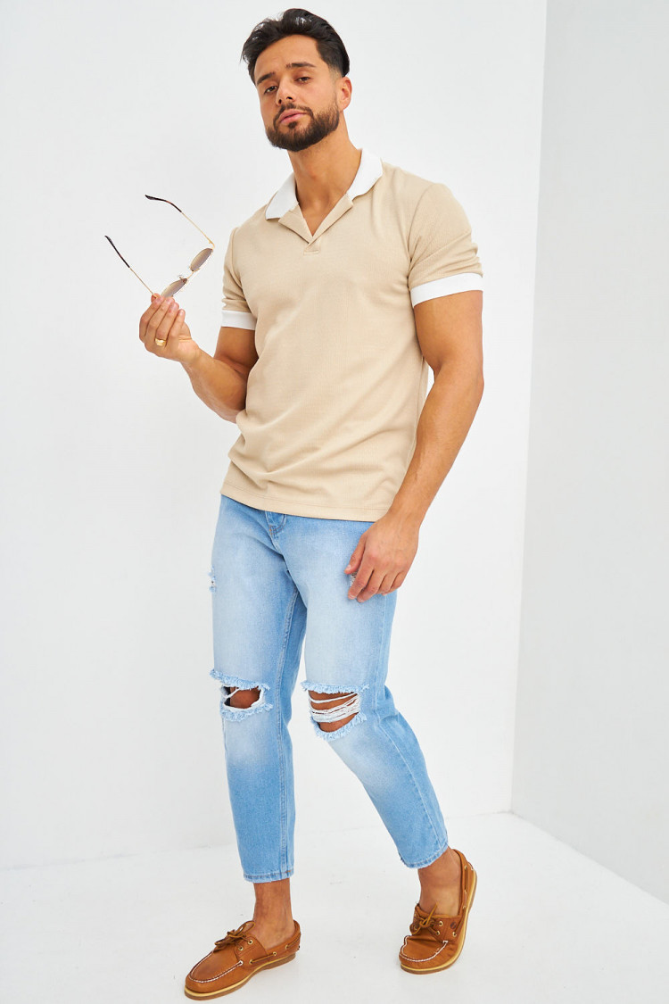 Polo beige à détails blanc