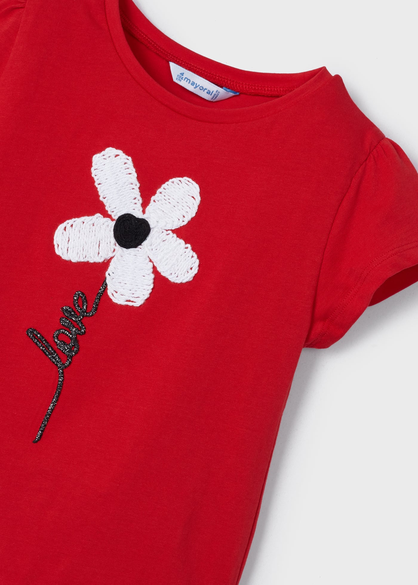Camiseta feminina de algodão de manga curta com estampa bordada.