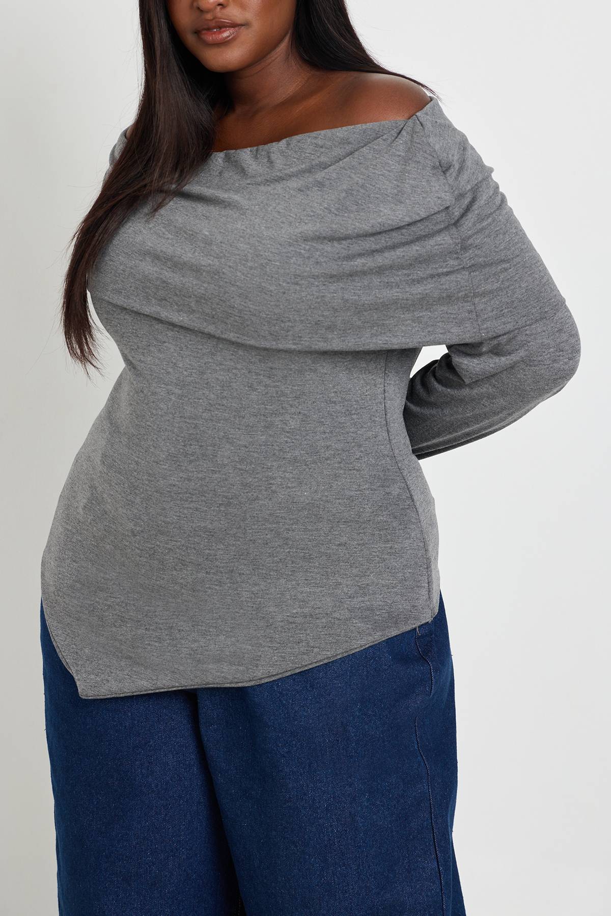 boohoo Haut Grande Taille Bardot À Ourlet Asymétrique