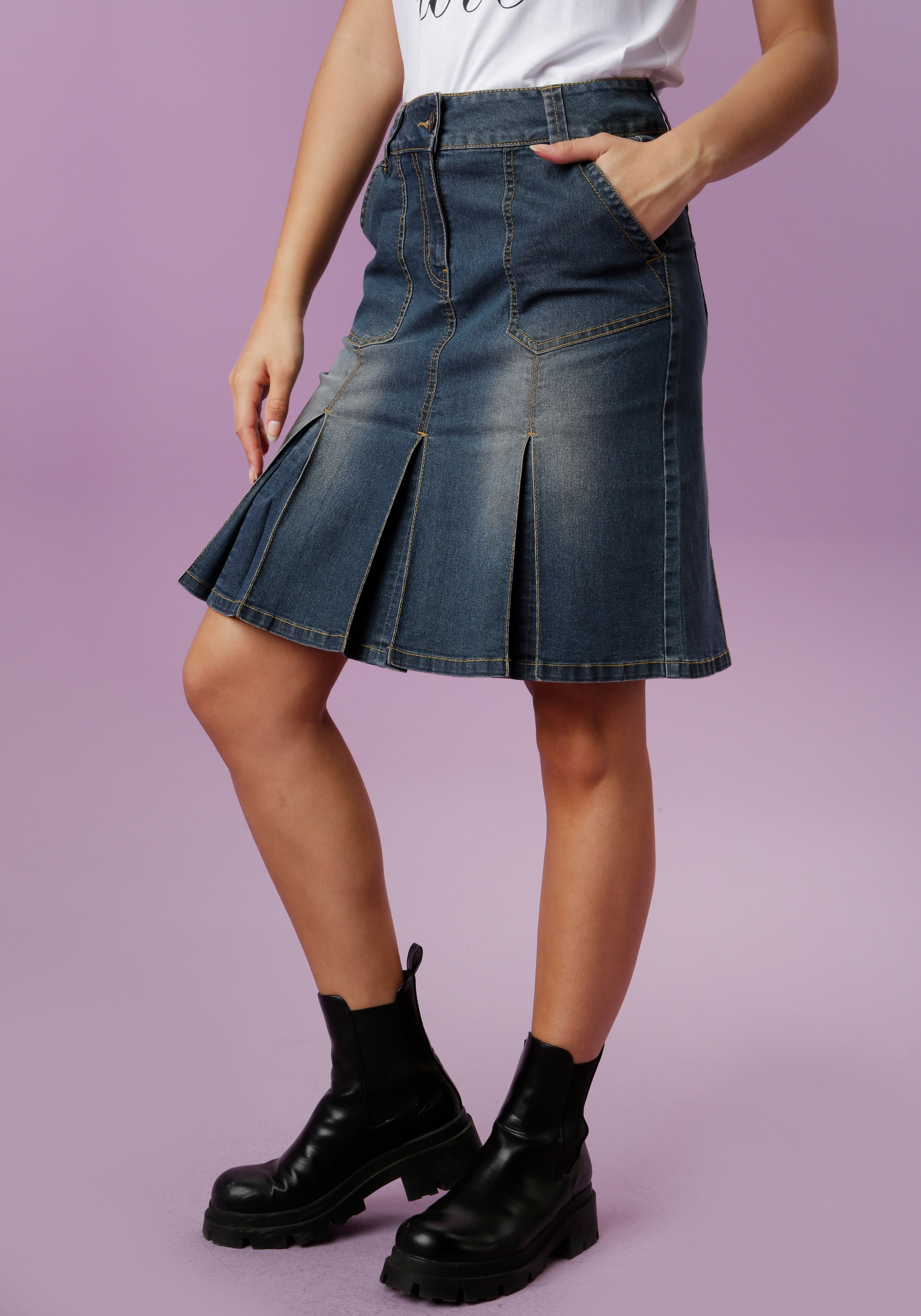 Aniston CASUAL Jeansrock , mit eingelegten Falten