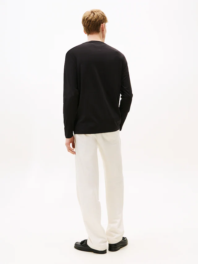 Tommy Hilfiger Longsleeve »HILFIGER STACK LS TEE«, Kontrastfarbener Print auf der Brust