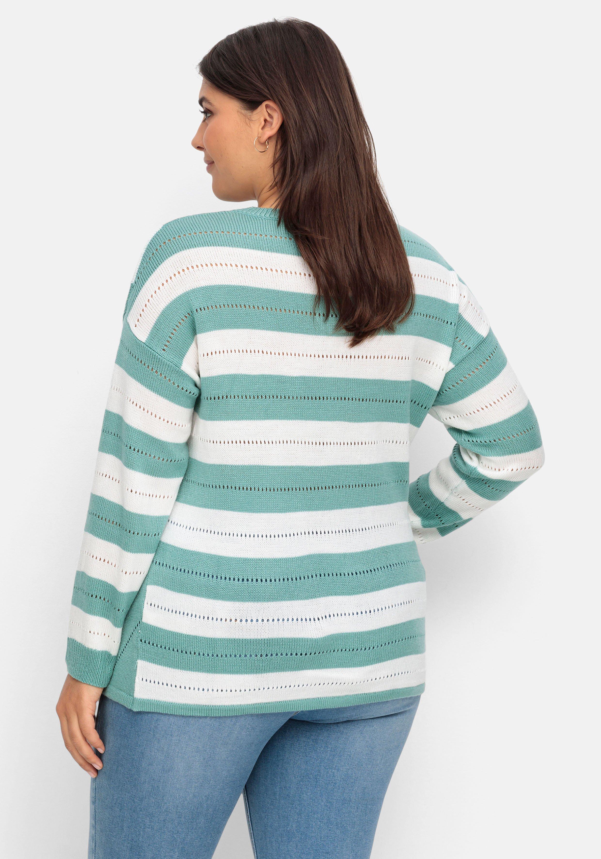 Leichter Strickpullover mit Ajourmuster