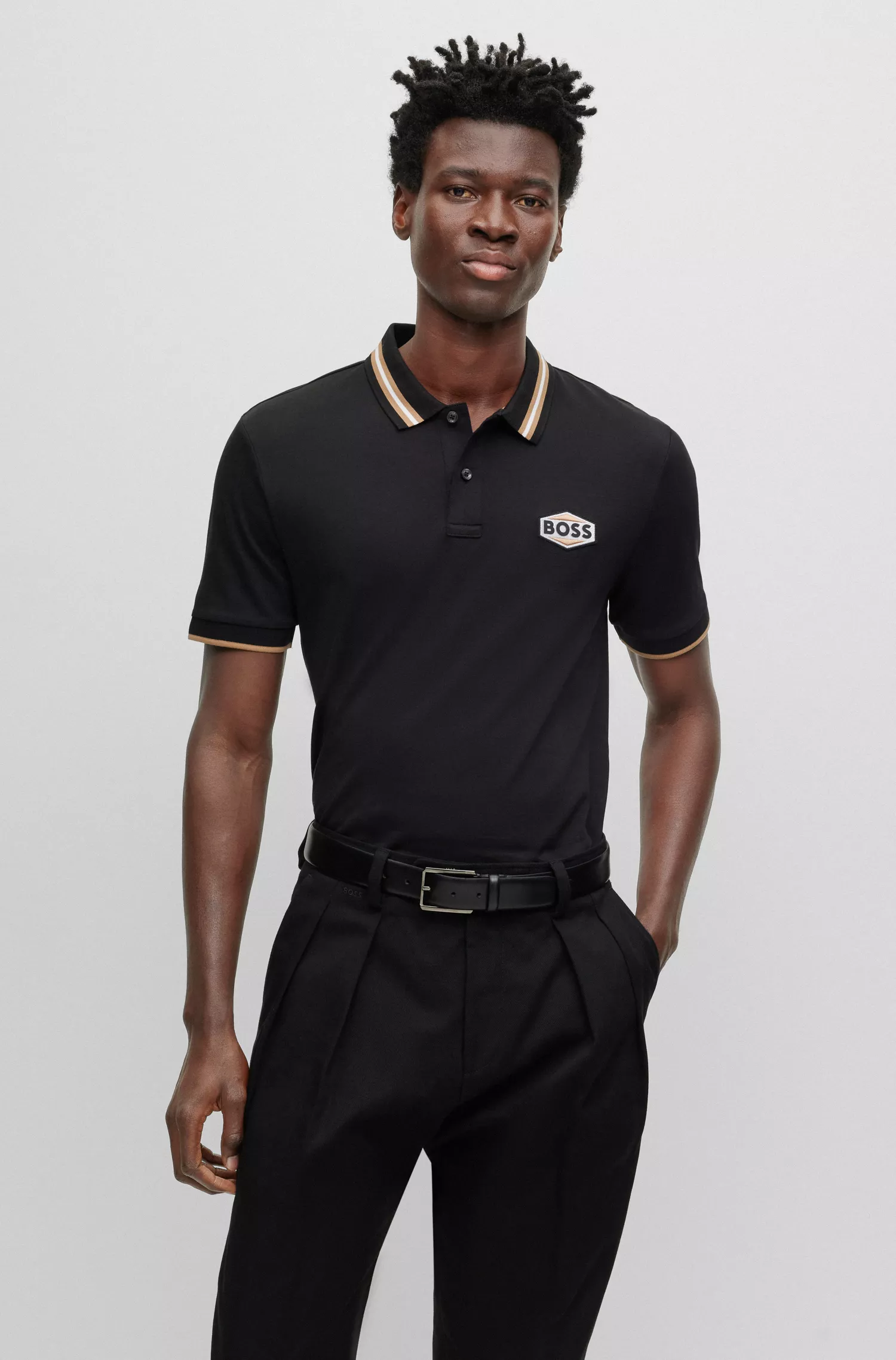 Camisa polo BOSS preta em algodão mercerizado com emblema da marca.