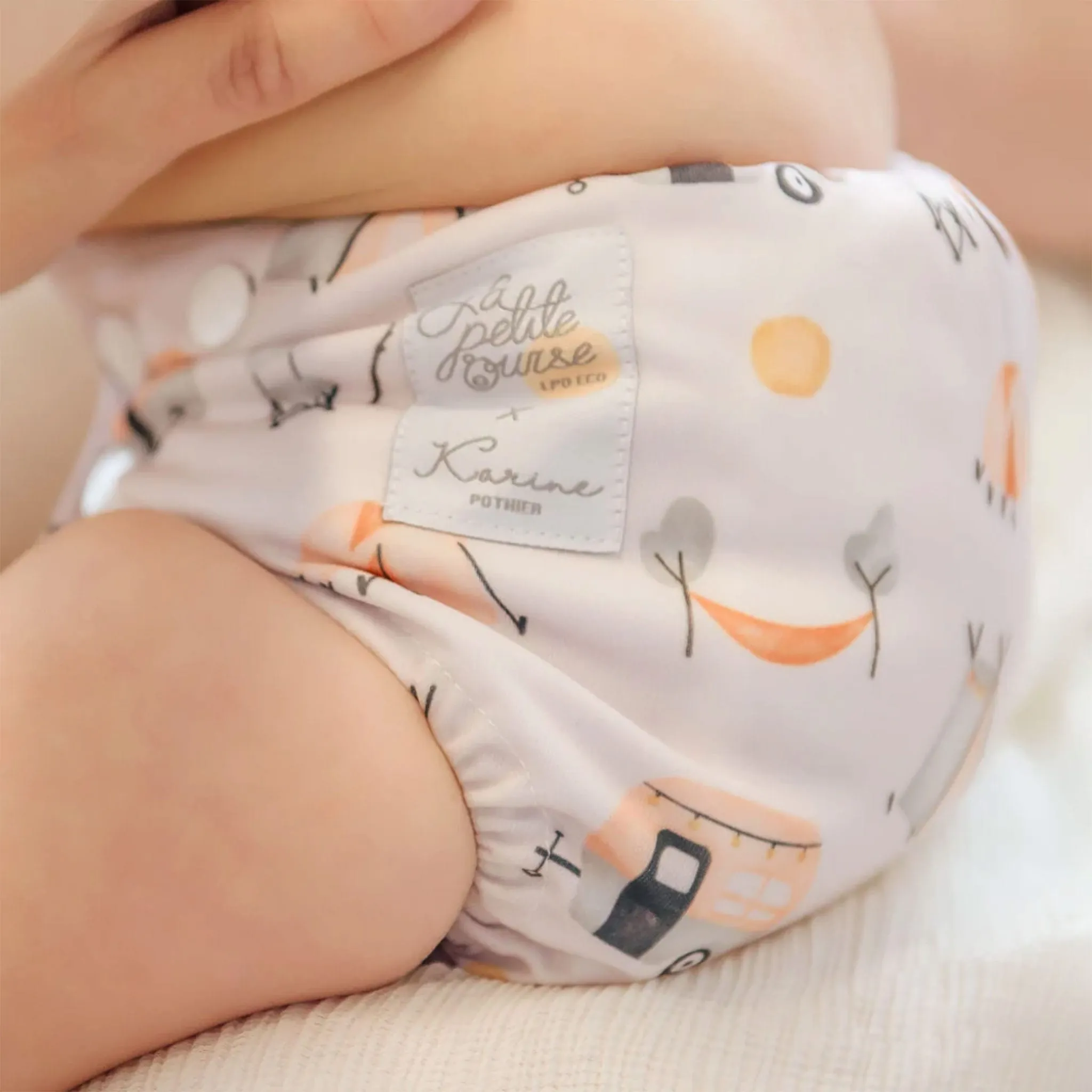 La Petite Ourse Couche Lavable 10-35lb - Petit Campeur (LPO x Karine Pothier)