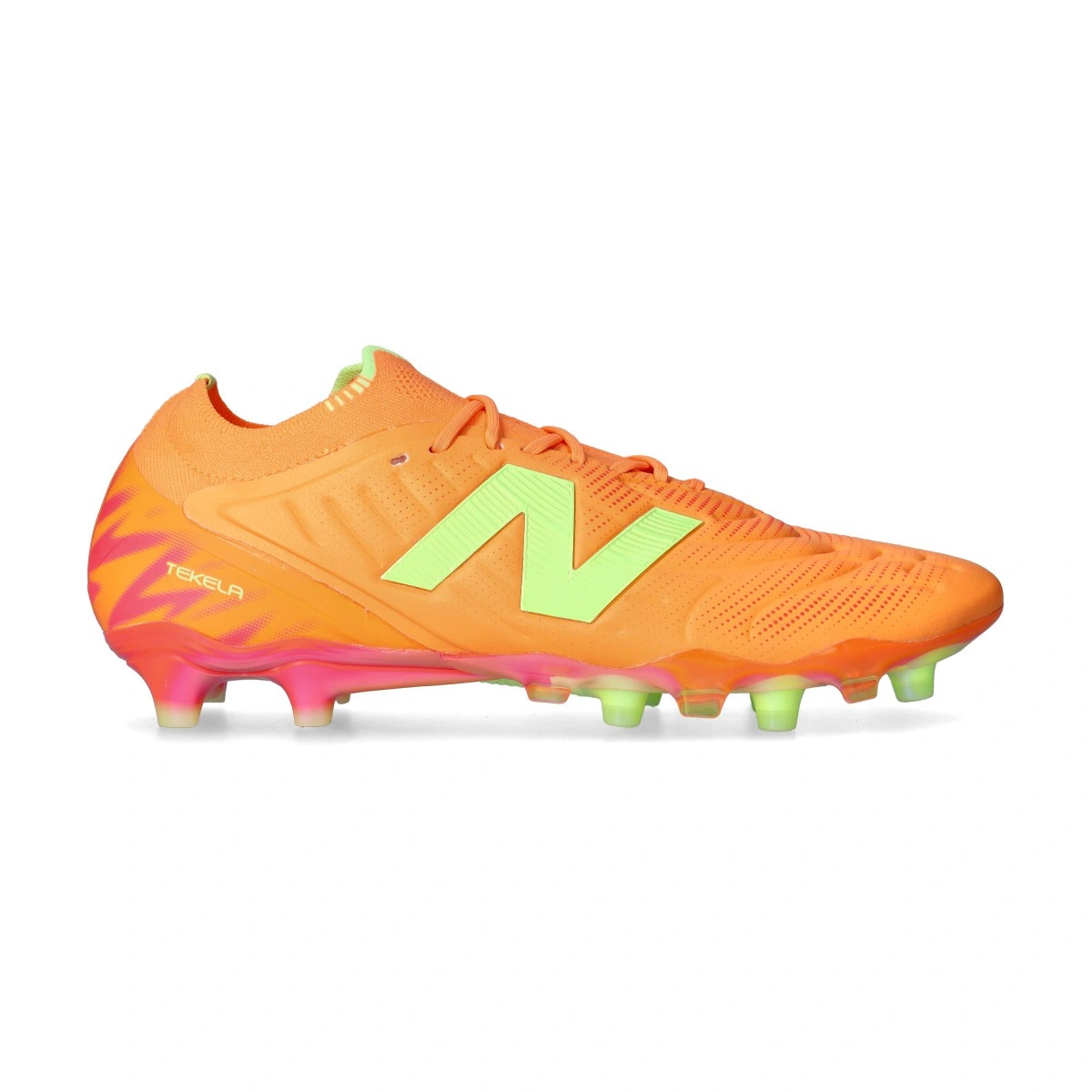 Chuteira New Balance Tekela Elite Low Laced FG V5