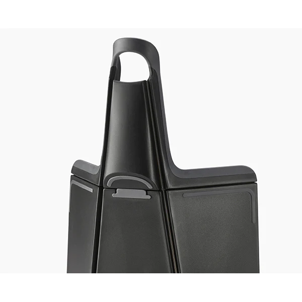 Planche à découper pliable Chop2pot Plus noire Joseph Joseph