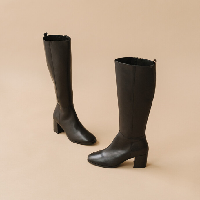 Bottes hautes à talons  en cuir noir