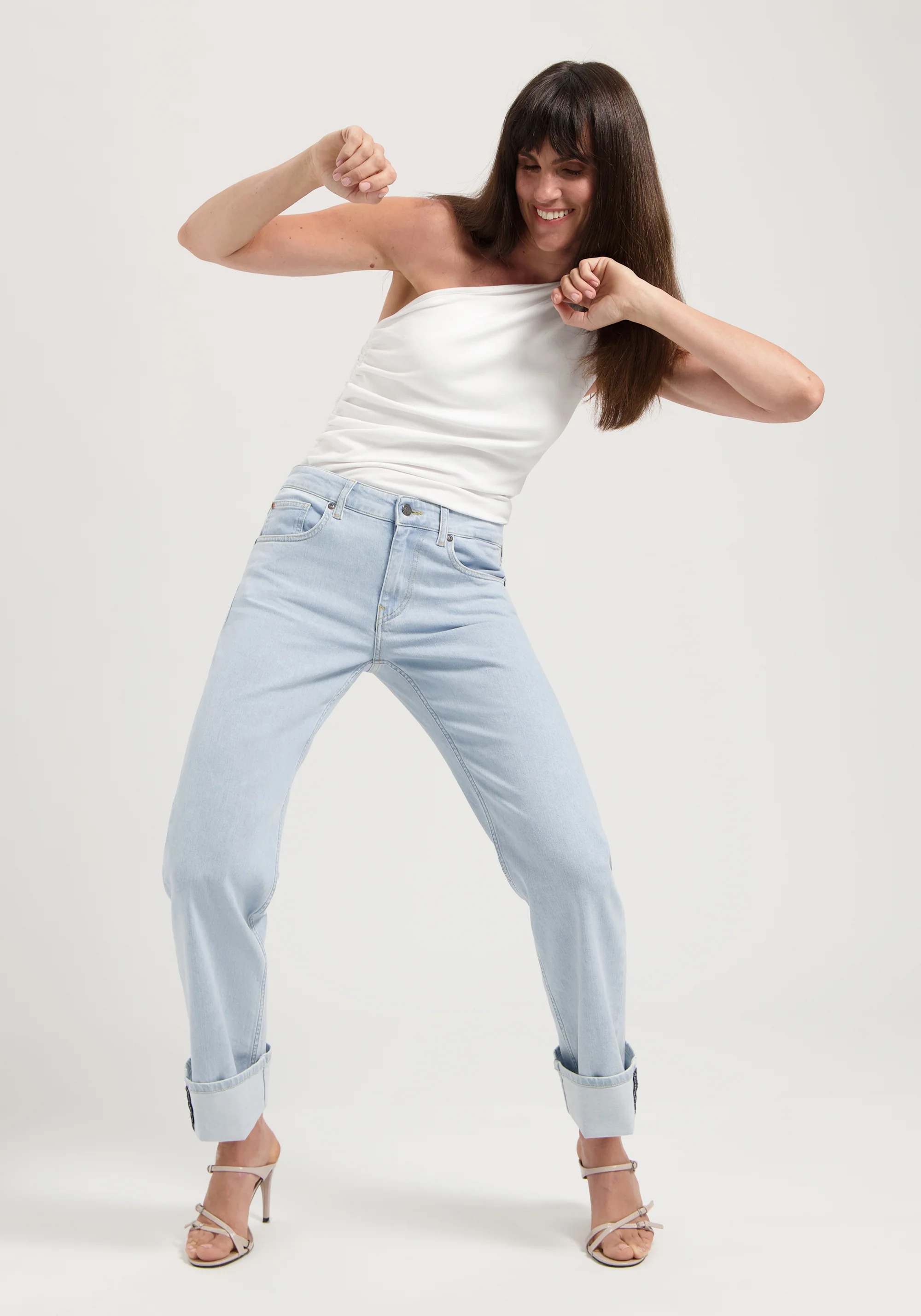 Mud Jeans Damenjeans Carry Mid Straight Light Stone